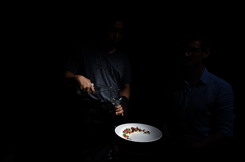 restoran u mraku