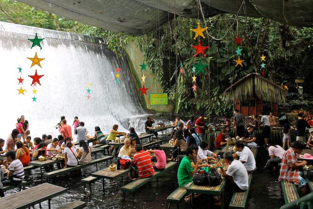 Restoran u vodopadu