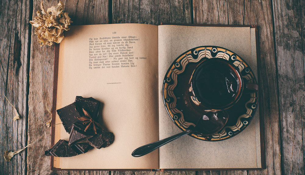 Kafa i čokolada na knjizi