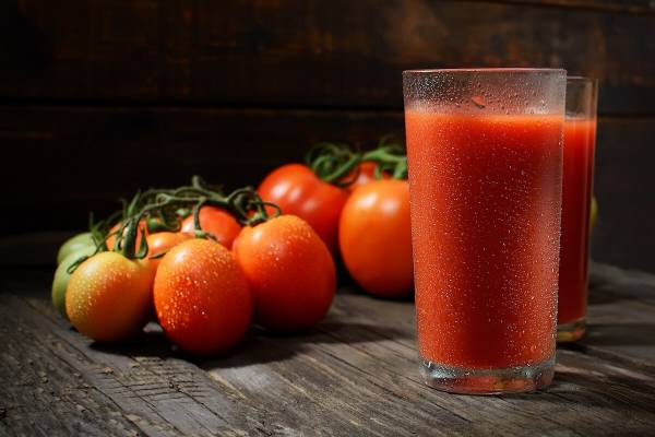 sok od paradajza naslovna
