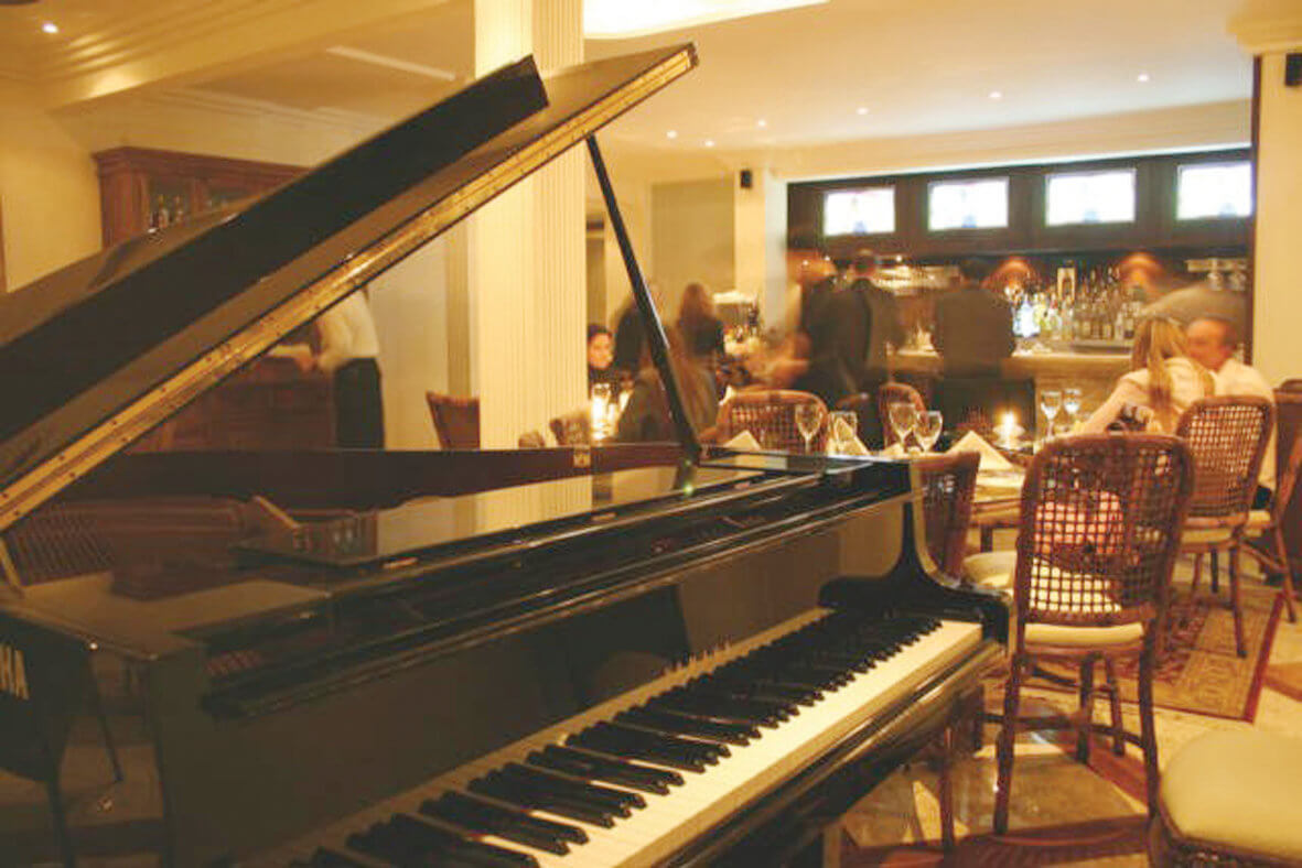 Klavir u restoranu