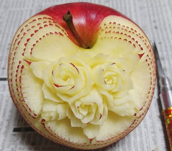 Izrezbarena jabuka